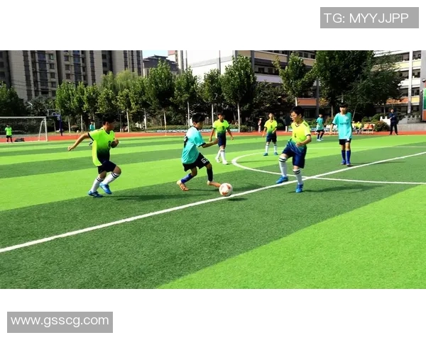 夏季运动必备踢足球短袖让你在球场上尽显活力与风采